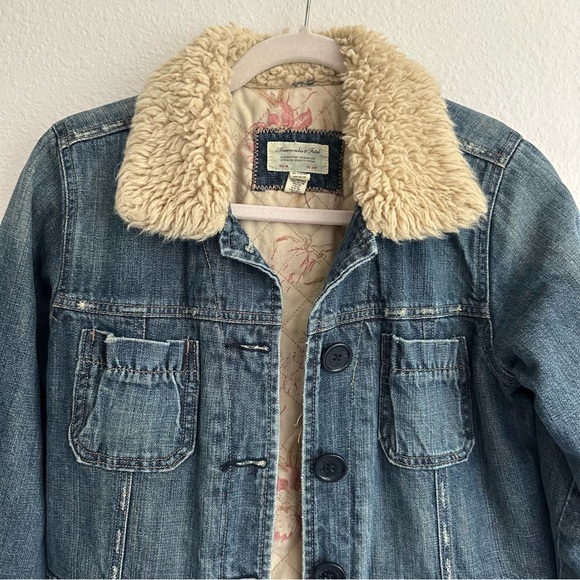 Vintage Y2K Abercrombie and Fitch faux fur denim jacket - Picture 2 of 6